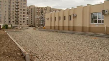 «Этот объект был самый сложный»: в Краснодоне завершают благоустройство у МФЦ