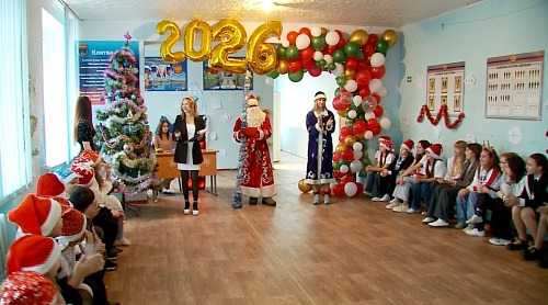 Краснодонские школьники получили новогодние подарки от Тюменской области