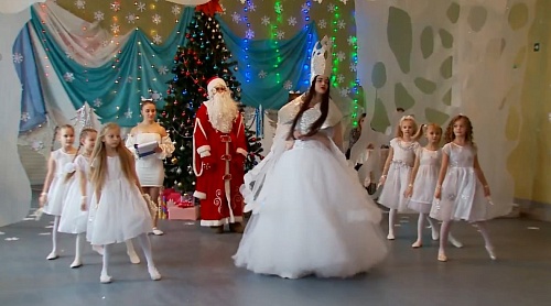 Новогодние праздники и подарки от Тюменской области для детей Краснодонщины