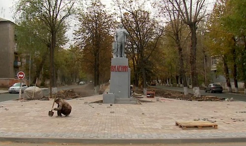 Благоустройство аллеи и улицы Ленина в Молодогвардейске идёт с опережением графика