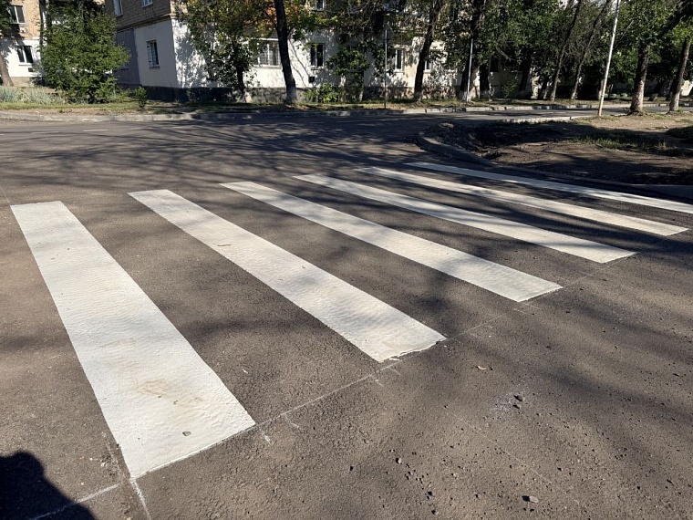 В Молодогвардейске на улице Коцюбинского нанесена горизонтальная дорожная разметка