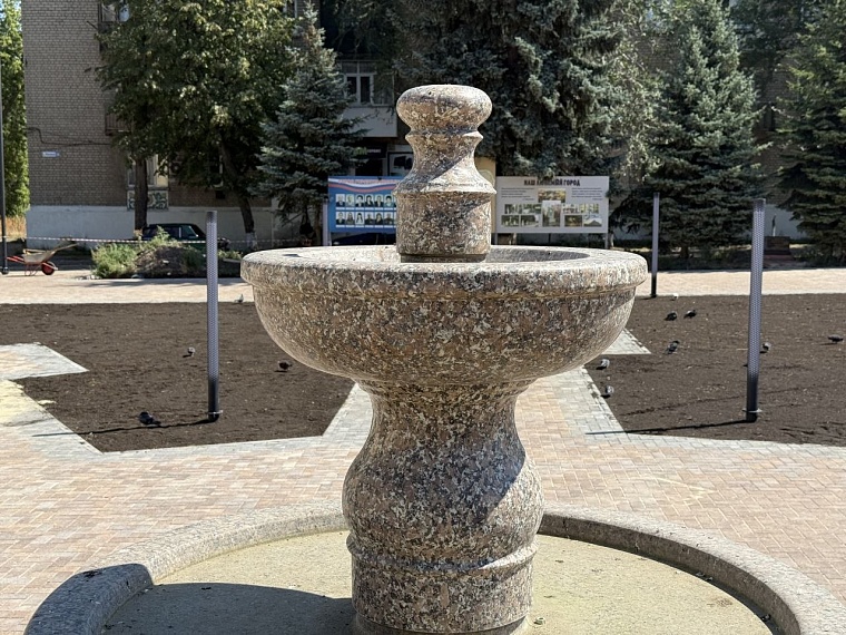 Реконструкция фонтана на площади Ленина завершена