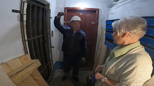 Демонтаж старых лифтов и установка новых