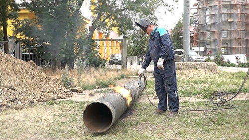 Тюменские специалисты провели переврезку водовода