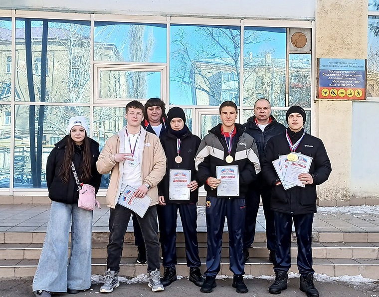 Награды молодогвардейских пловцов