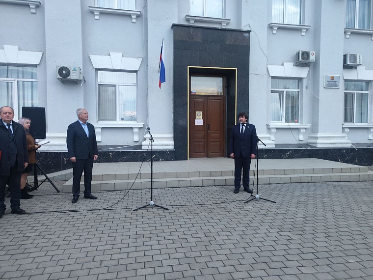 Делегация из Тюмени в Краснодоне
