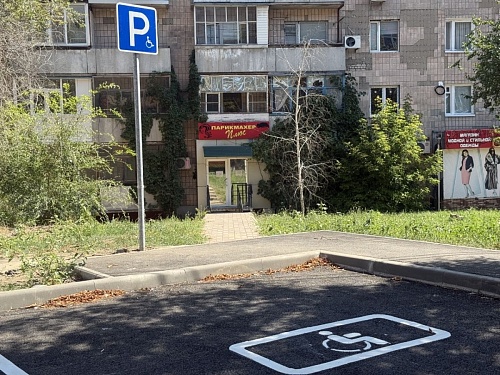 Благоустройство придомовой территории по адресу: г. Краснодон, улица Микроцентр, 25, завершено