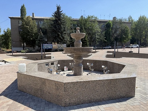 Реконструкция фонтана на площади Ленина завершена